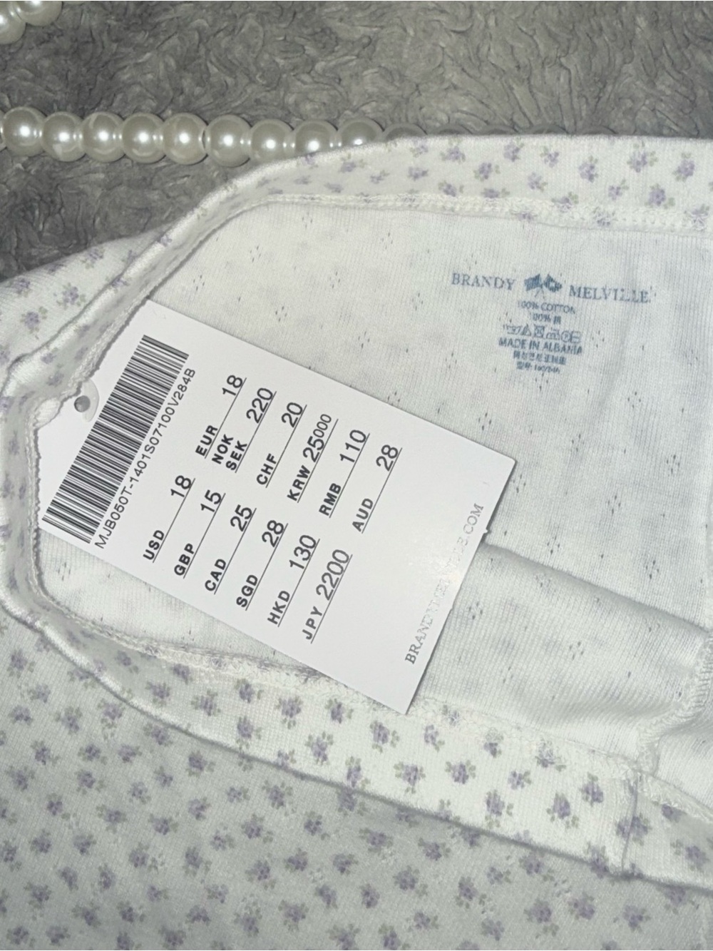 BRANDY MELVILLE EMERY FLORAL COTTON SHORTS IN WHITE & LAVENDER - Picture 4 of 5